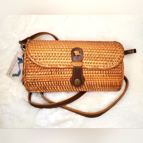 Vietnam Genuine Leather Handcrafted Straw Rattan Crossbody Purse - Picture 1 of 9
